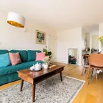 Stunning 2 Bed Ensuite Apart