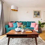 Stunning 2 Bed Ensuite Apart