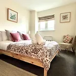 Stunning 2 Bed Ensuite Apart