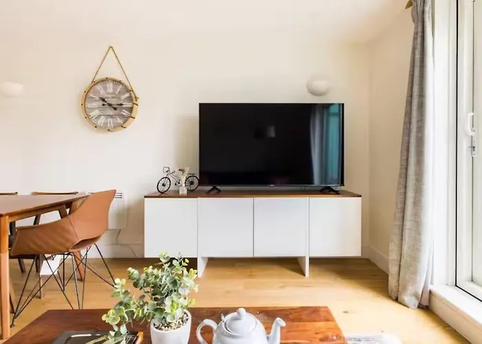 Stunning 2 Bed Ensuite Apart