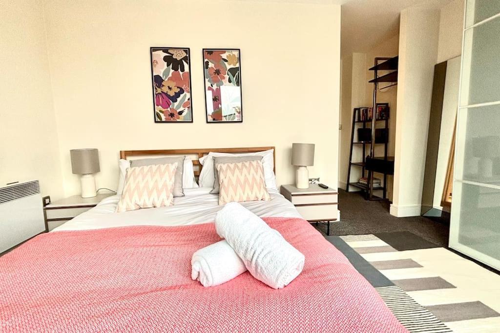 Stunning 2 Bed Ensuite Apartament *